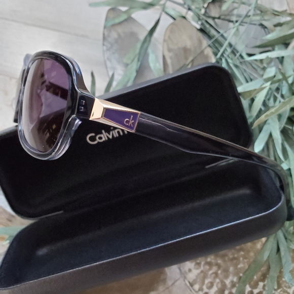 Womens Sunglasses - Picture 2 of 6